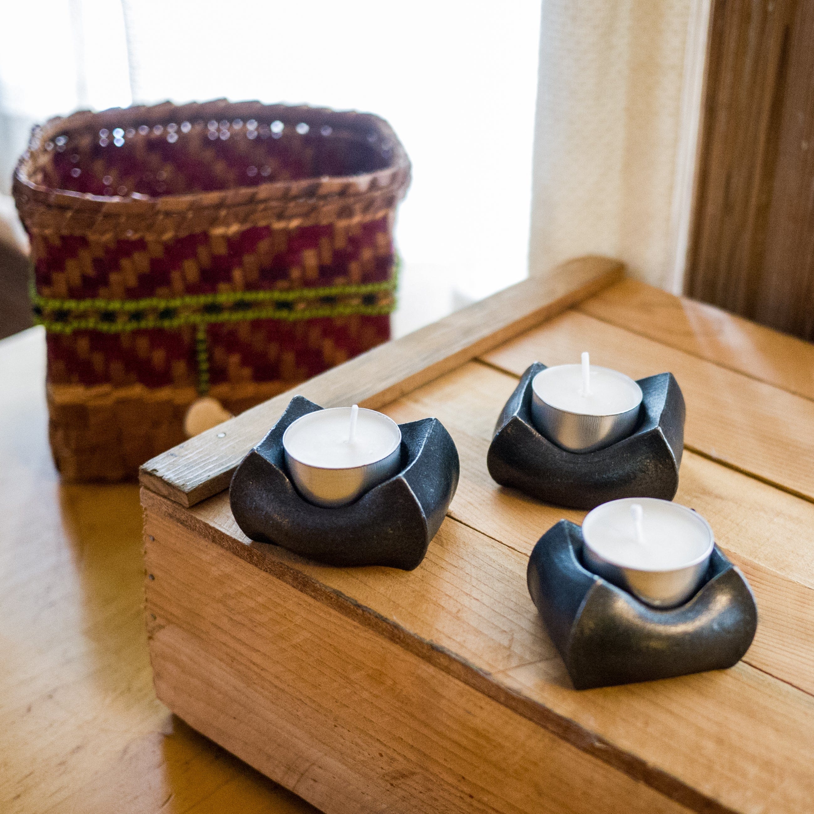 Tea light candleholder