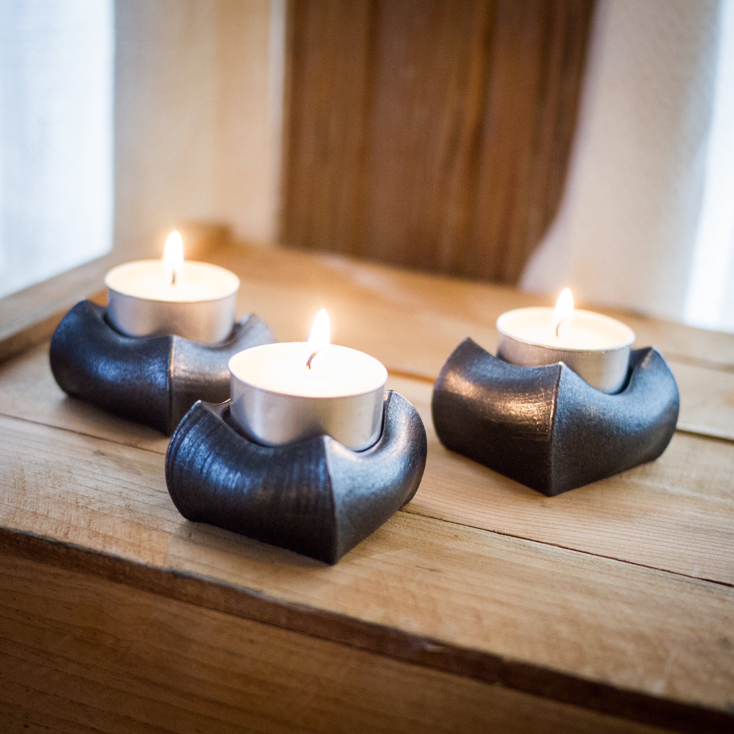 Tea light candleholder