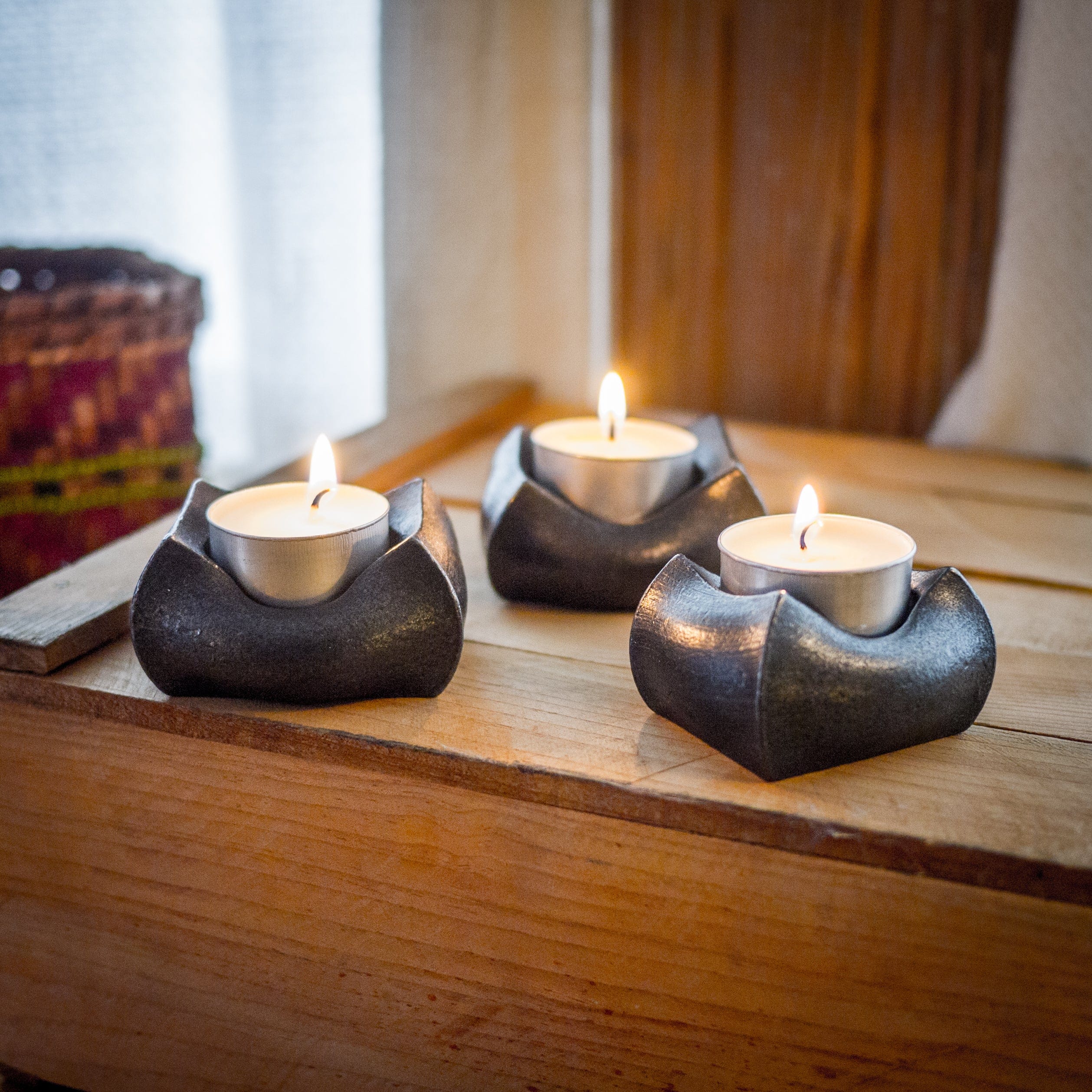 Tea light candleholder