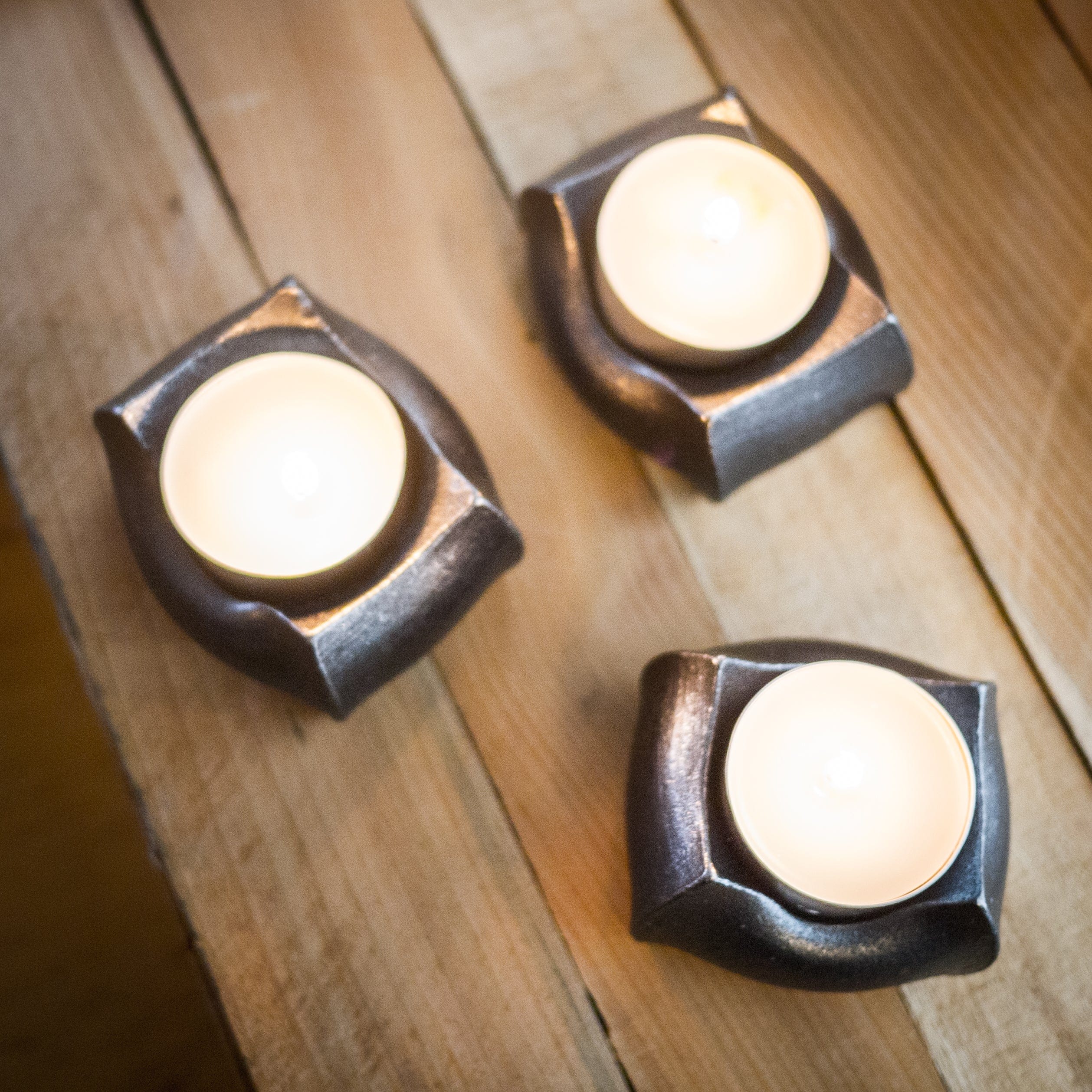 Tea light candleholder